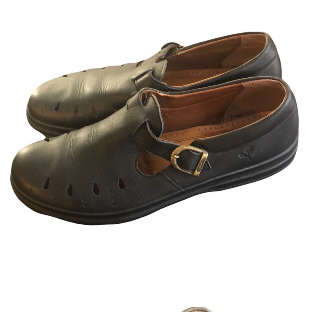 ecco shaker walking shoes. similar to oxford jason doc martens